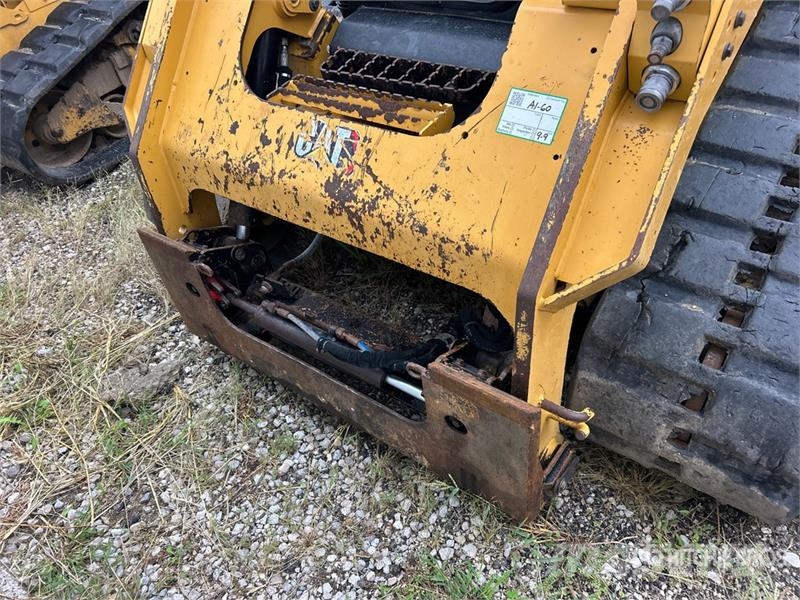 CAT 299D3 滑移装载机
