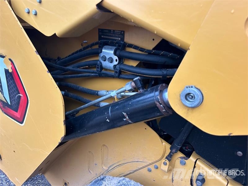 CAT 299D3 滑移装载机