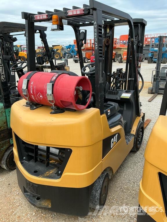CAT 2C5000 4750 lb Pneumatic Tire Forklift Kahveltõstukid - muud