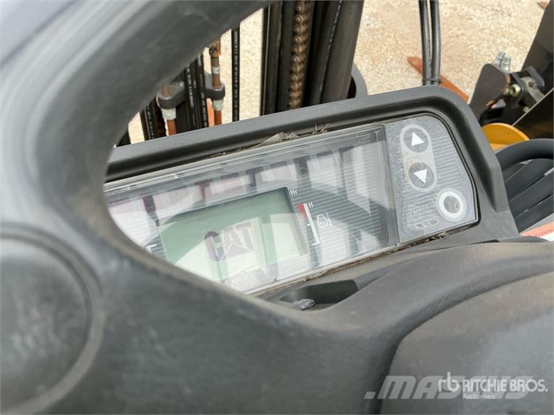 CAT 2C5000 4750 lb Pneumatic Tire Forklift Kahveltõstukid - muud