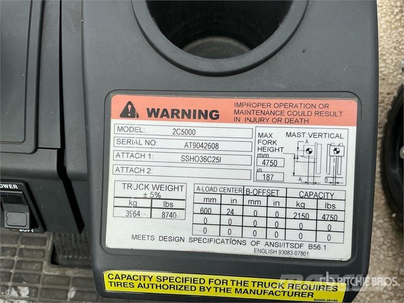 CAT 2C5000 4750 lb Pneumatic Tire Forklift Kahveltõstukid - muud