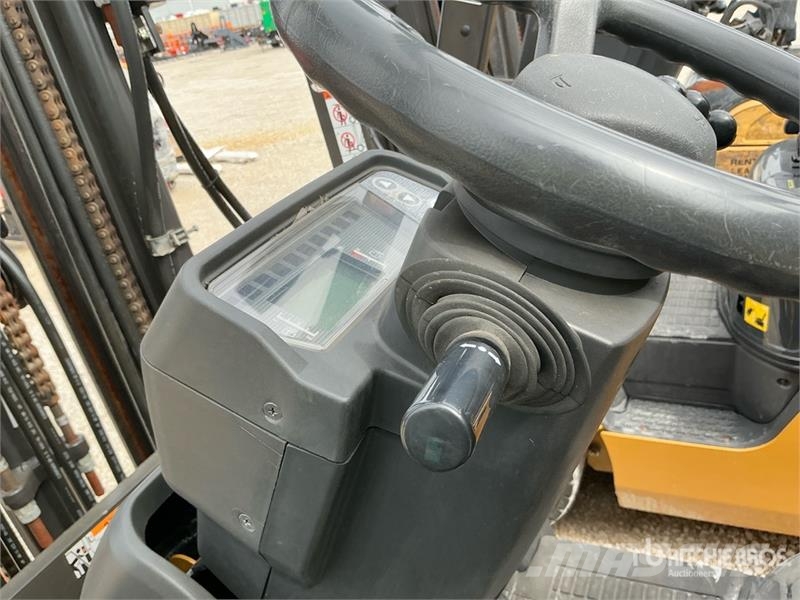 CAT 2C5000 4750 lb Pneumatic Tire Forklift Kahveltõstukid - muud