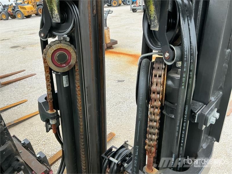 CAT 2C5000 4750 lb Pneumatic Tire Forklift Kahveltõstukid - muud