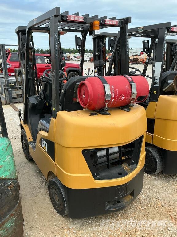 CAT 2C5000 4750 lb Pneumatic Tire Forklift Kahveltõstukid - muud