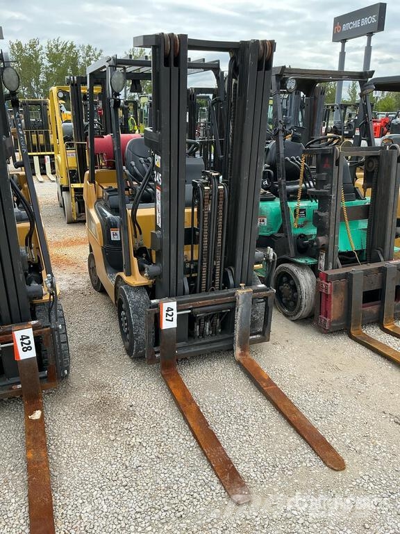 CAT 2C5000 4750 lb Pneumatic Tire Forklift Kahveltõstukid - muud