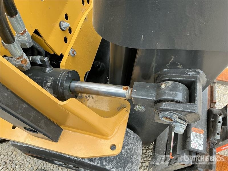 CAT 2C5000 4750 lb Pneumatic Tire Forklift Kahveltõstukid - muud