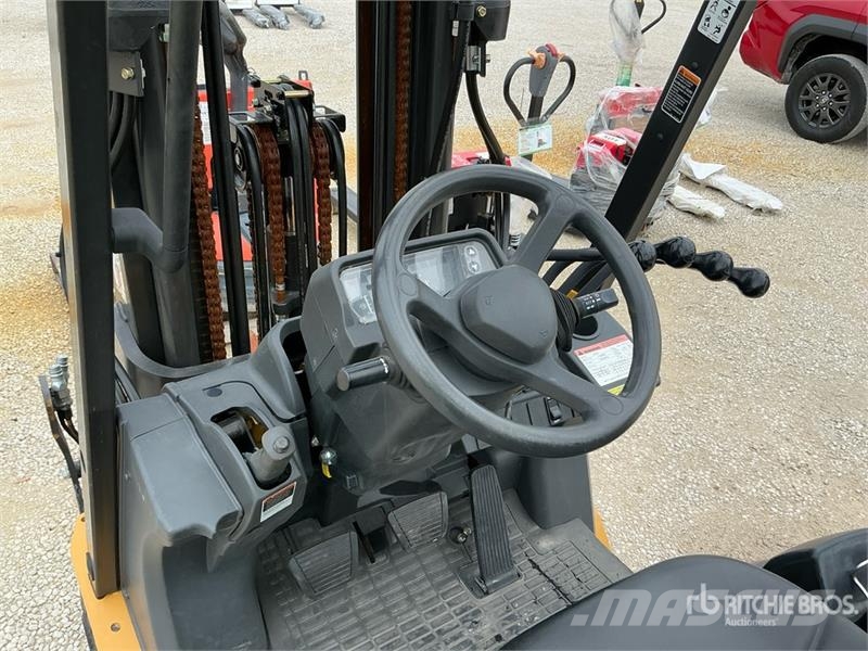 CAT 2C5000 5000 lb Pneumatic Tire Forklift Інше