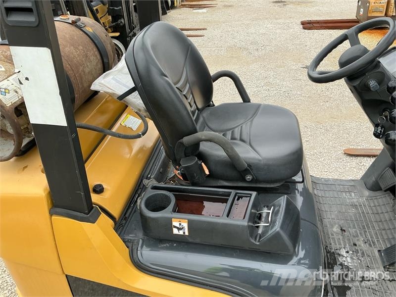 CAT 2C5000 5000 lb Pneumatic Tire Forklift Інше