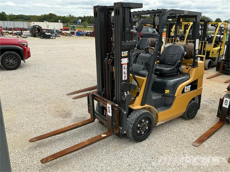 CAT 2C5000 5000 lb Pneumatic Tire Forklift Інше