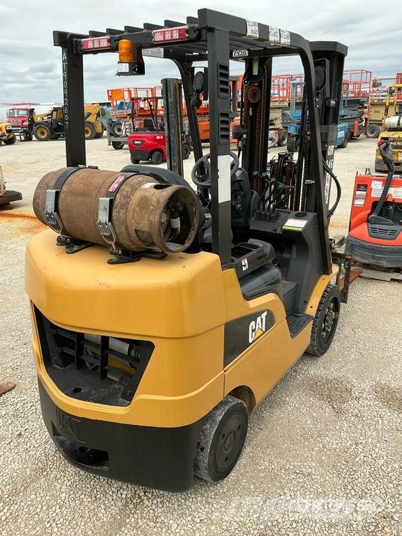 CAT 2C5000 5000 lb Pneumatic Tire Forklift Інше
