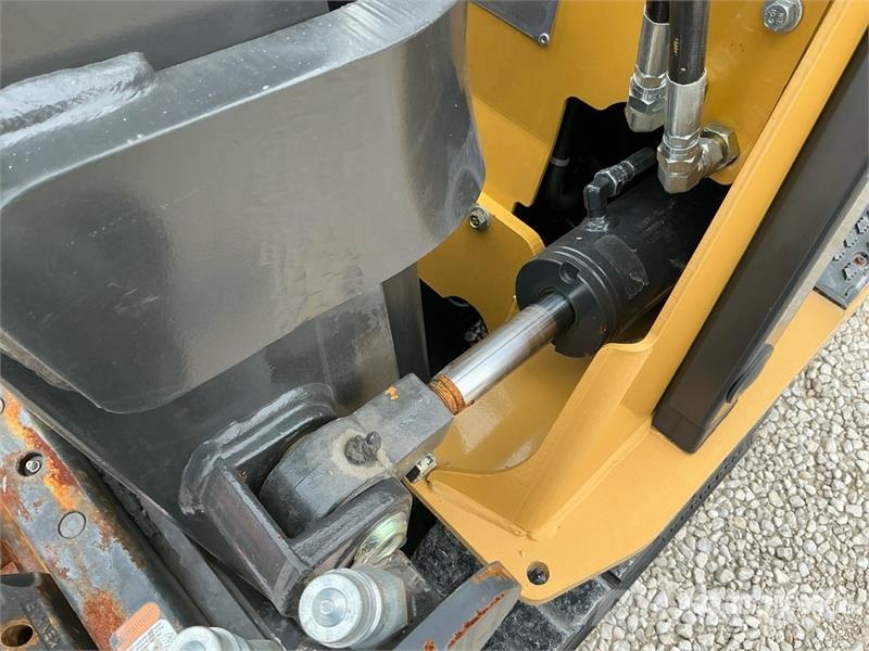 CAT 2C5000 5000 lb Pneumatic Tire Forklift Інше