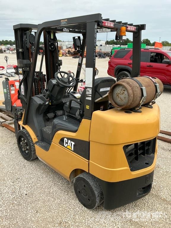 CAT 2C5000 5000 lb Pneumatic Tire Forklift Інше