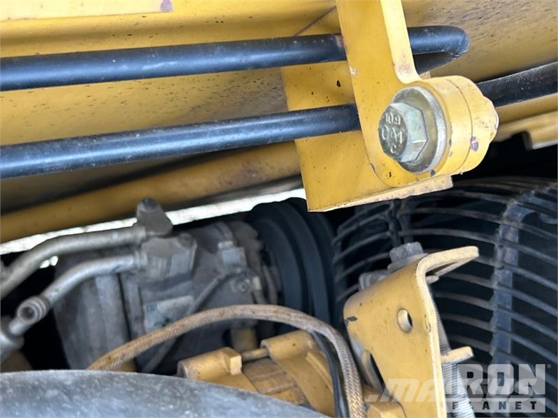 CAT 318C Гусеничні екскаватори