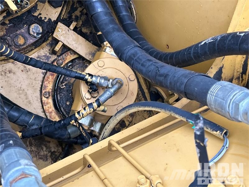 CAT 318CL Tracked Excavator Roomikekskavaatorid