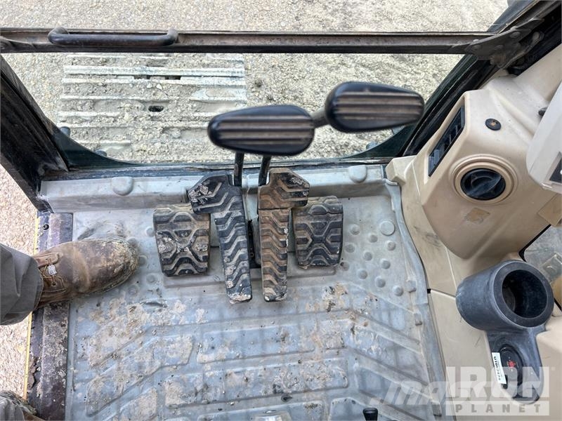 CAT 318CL Tracked Excavator Roomikekskavaatorid