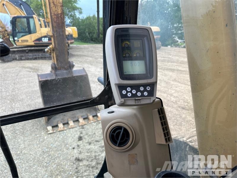 CAT 318CL Tracked Excavator Roomikekskavaatorid