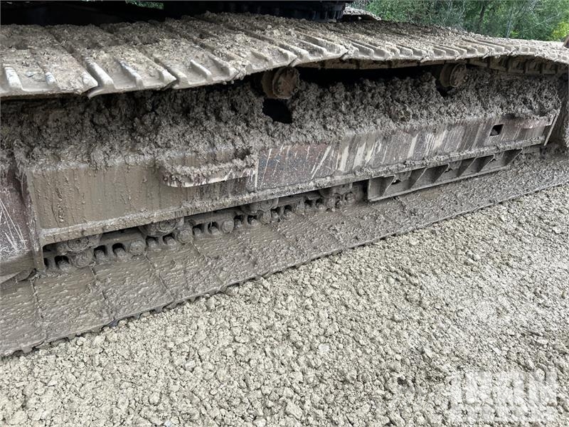 CAT 320CL Tracked Excavator Roomikekskavaatorid