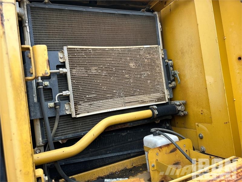 CAT 320CL Tracked Excavator Roomikekskavaatorid