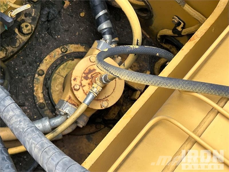 CAT 320CL Tracked Excavator Roomikekskavaatorid