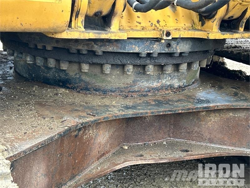 CAT 320CL Tracked Excavator Roomikekskavaatorid