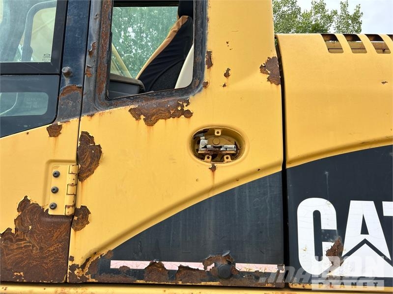 CAT 322C L Tracked Excavator Lánctalpas kotrók