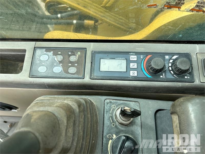 CAT 322C L Tracked Excavator Lánctalpas kotrók