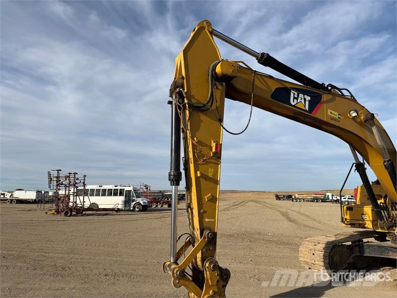 CAT 323F L Tracked Excavator حفارات زحافة