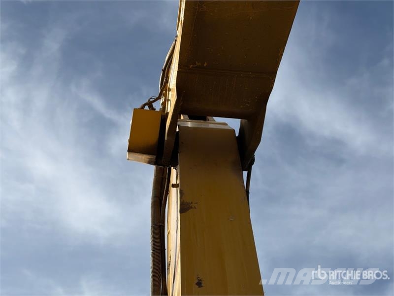 CAT 323F L Tracked Excavator حفارات زحافة
