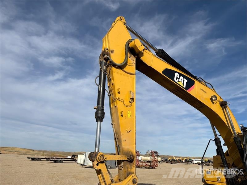 CAT 323F L Tracked Excavator حفارات زحافة