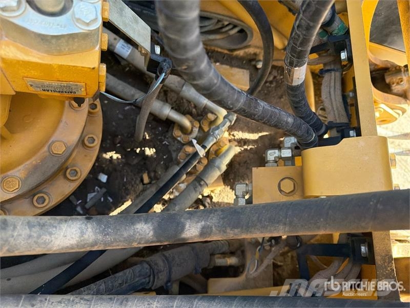CAT 323F L Tracked Excavator حفارات زحافة