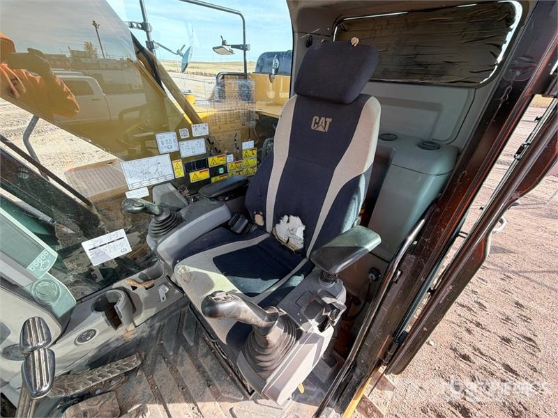 CAT 323F L Tracked Excavator حفارات زحافة