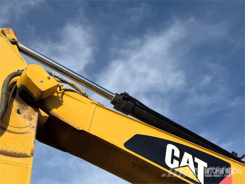 CAT 323F L Tracked Excavator حفارات زحافة