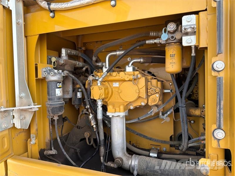 CAT 323F L Tracked Excavator حفارات زحافة