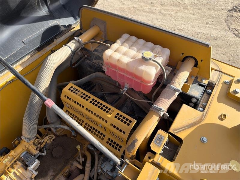 CAT 323F L Tracked Excavator حفارات زحافة