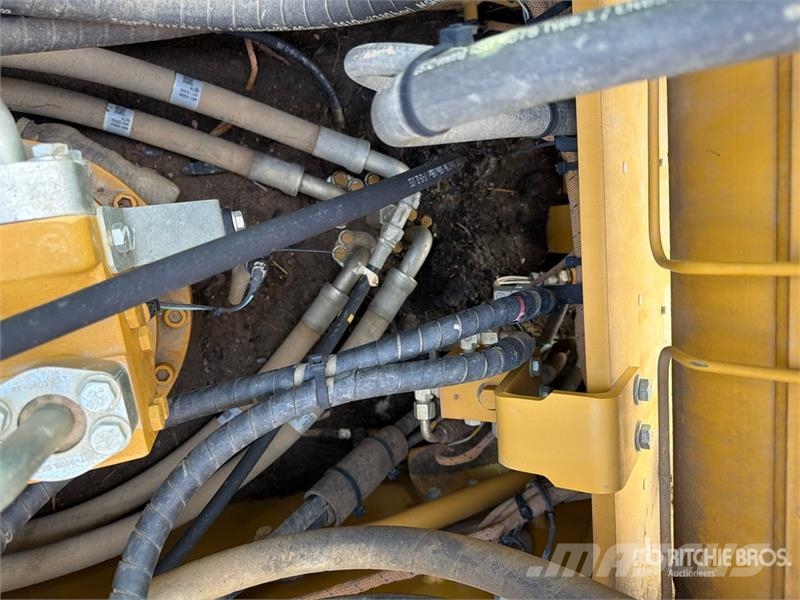 CAT 323F L Tracked Excavator حفارات زحافة