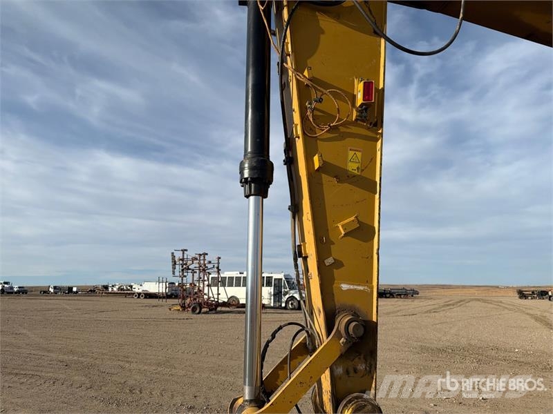CAT 323F L Tracked Excavator حفارات زحافة