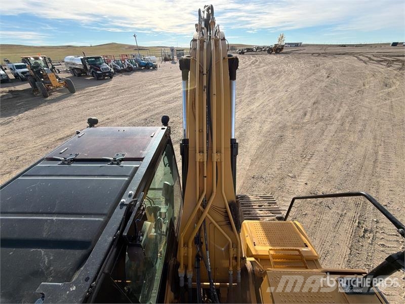 CAT 323F L Tracked Excavator حفارات زحافة