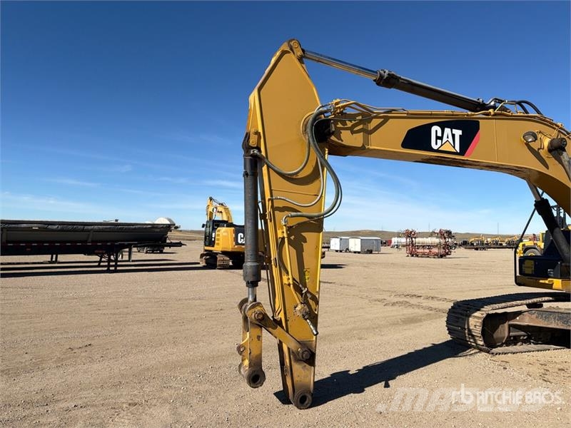 CAT 324 EL Tracked Excavator Bagri goseničarji