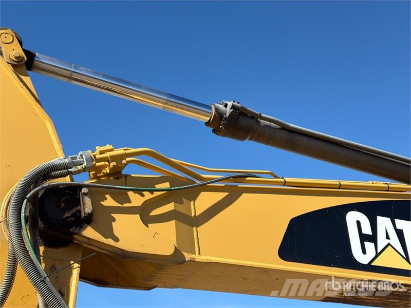 CAT 324 EL Tracked Excavator Bagri goseničarji