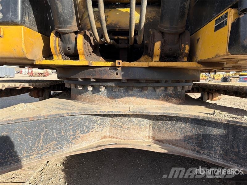 CAT 324E L Tracked Excavator Гусеничные экскаваторы