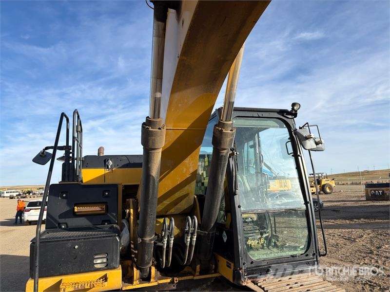 CAT 324E L Tracked Excavator Гусеничные экскаваторы