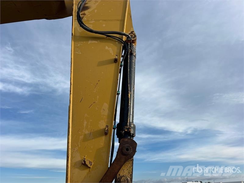 CAT 330C L Tracked Excavator Crawler excavators
