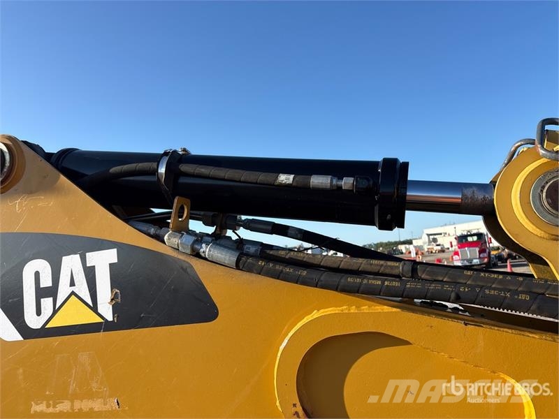 CAT 420E Retroescavadeiras