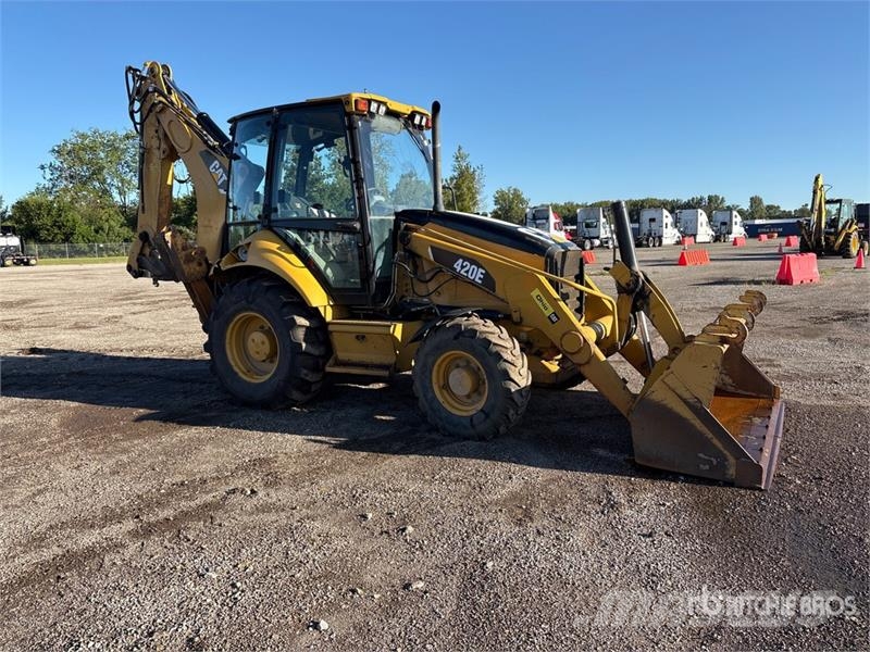 CAT 420E Retroescavadeiras