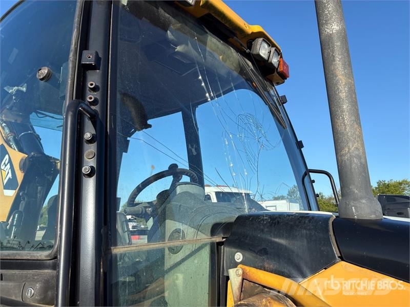 CAT 420E Retroescavadeiras