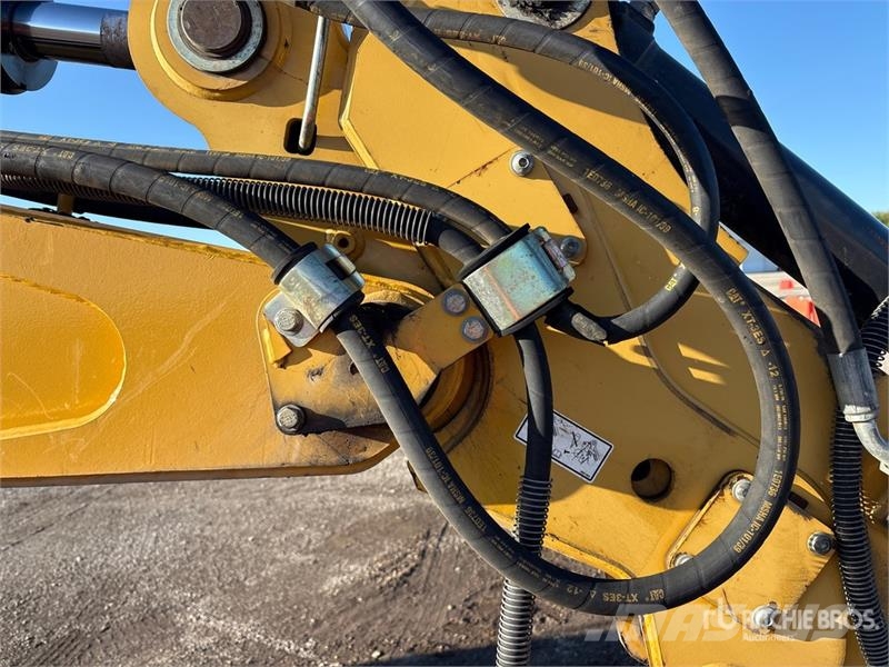 CAT 420E Retroescavadeiras