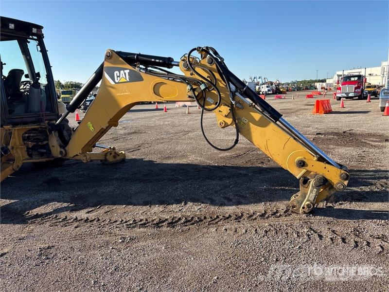 CAT 420E Retroescavadeiras