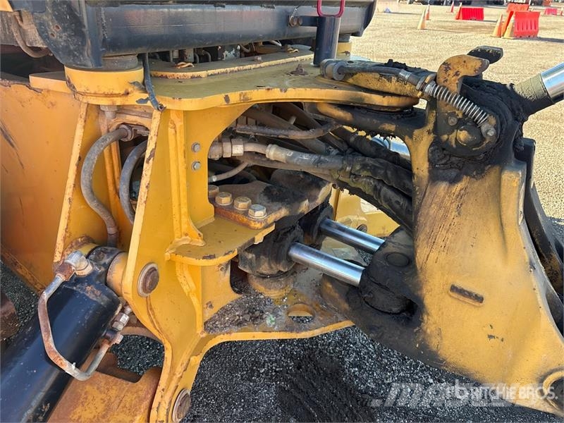 CAT 420E Retroescavadeiras