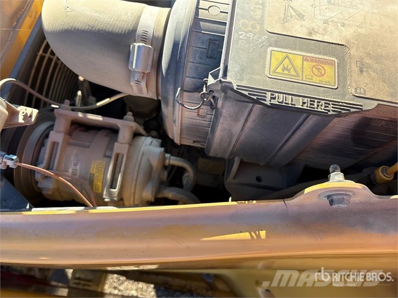 CAT 420E Retroescavadeiras