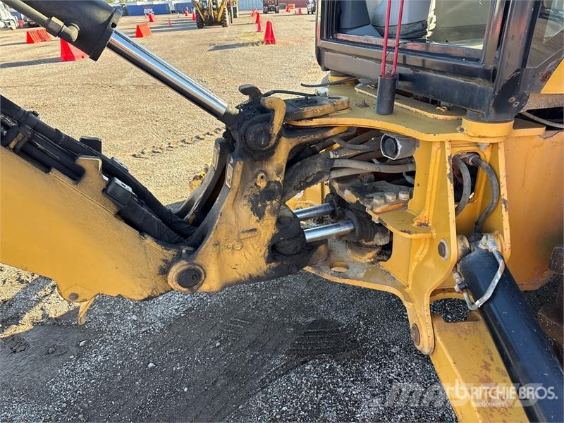 CAT 420E Retroescavadeiras
